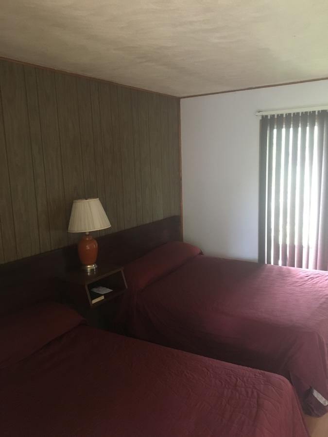 Michael Dee'S Motel East Durham Exterior photo
